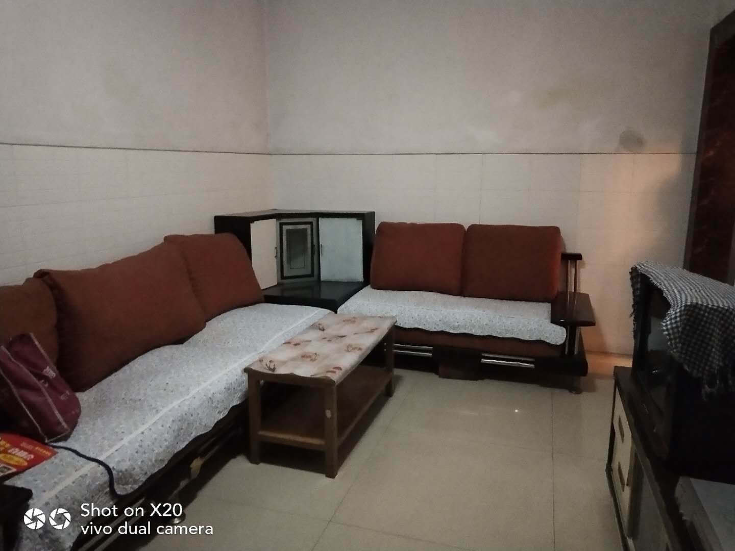 茶店子地铁口旁，精装拎包入住，无中介包物业