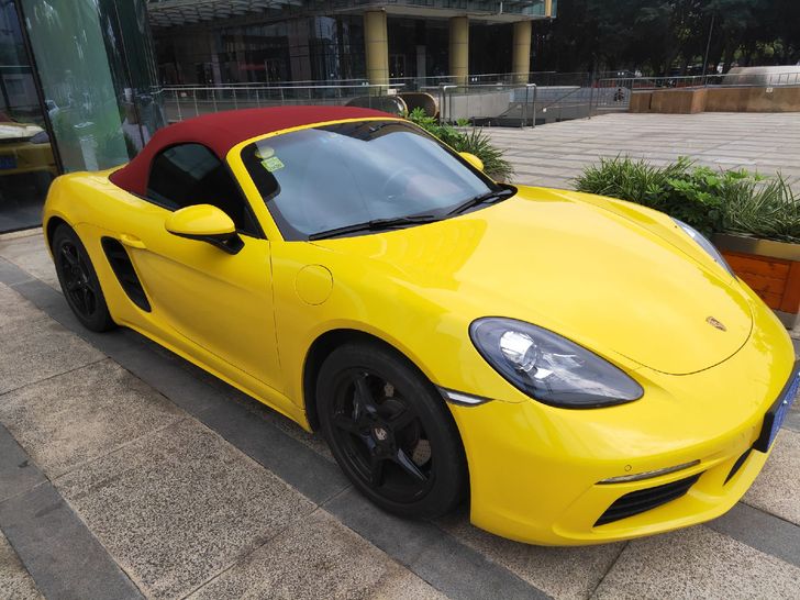 保时捷718Boxster敞篷跑车