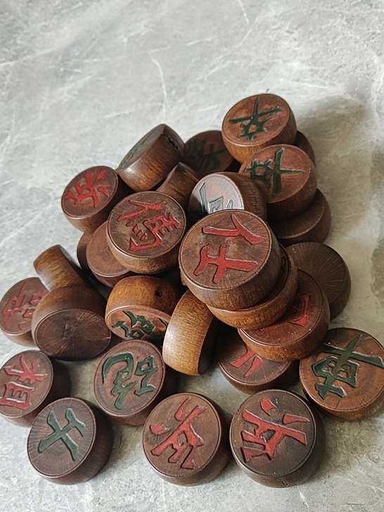 老木老象棋直径4.2靠右，闲置在家待着，喜欢下象棋的福音