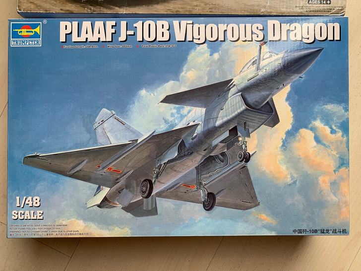 清堆积1/35号手保时捷虎王和J10B非田宫威龙三花麦