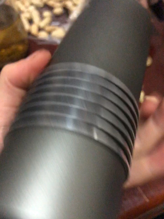 车载空气净化器，买来一个多月使用几次，这个空气净化器出来的空