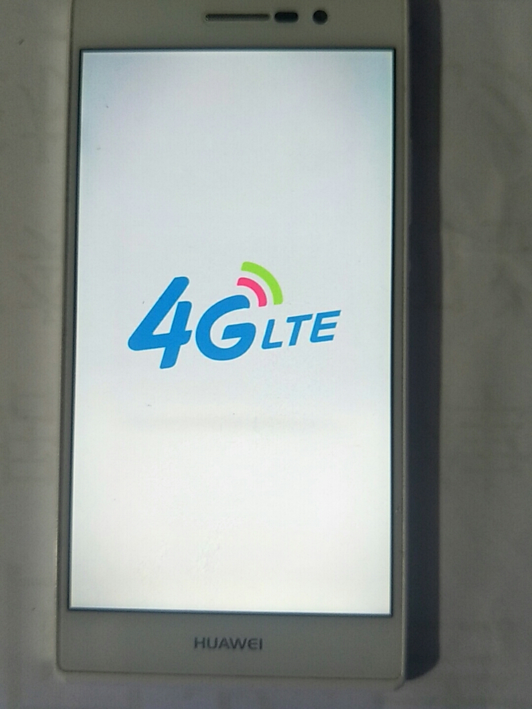华为p7移动版，2+16g内存，屏靓，四角边框成色好，后盖找