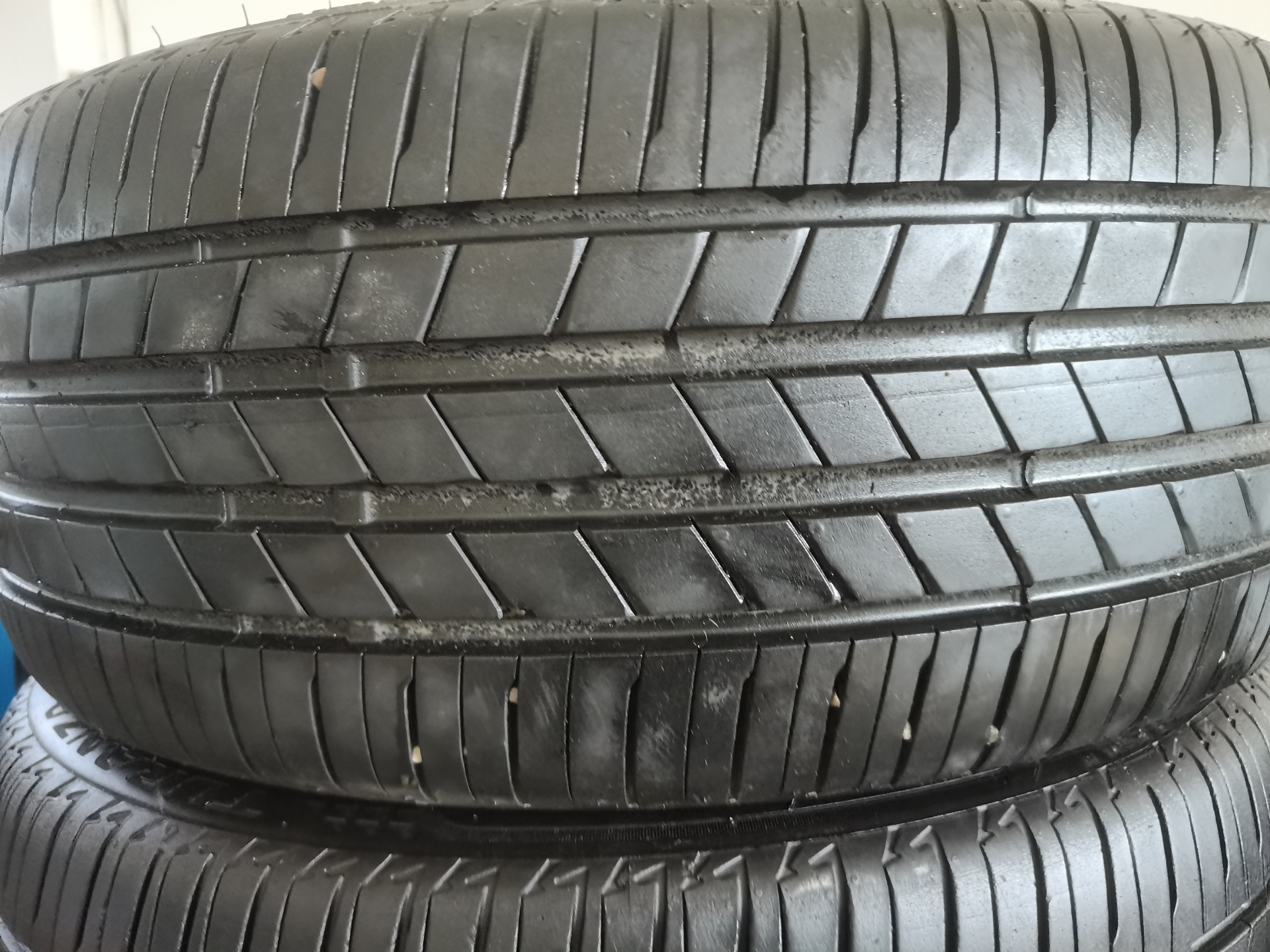 225/45R18普利司通一套，9层新，需要的私聊