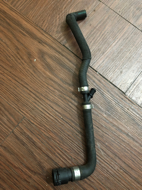 宝马三通水管