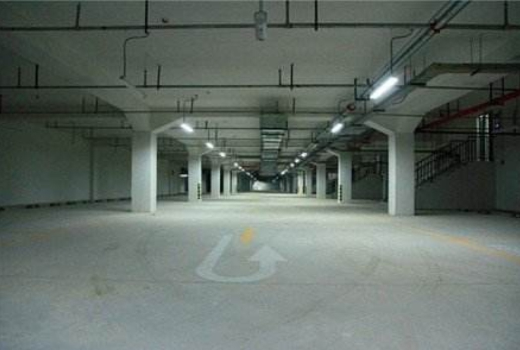 布鲁汀小区地下车位出租